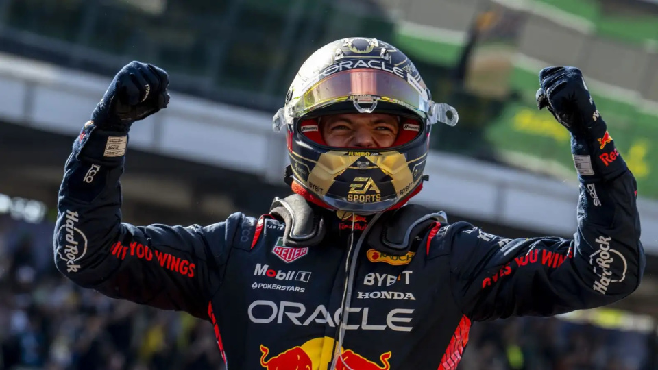 F1新赛季揭幕战：维斯塔潘杆位夺冠的简单介绍