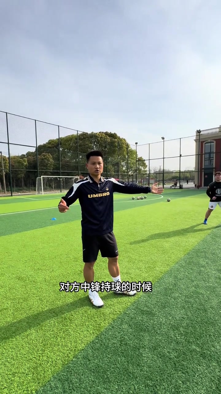 边后卫的进化：从防守到进攻核心的简单介绍