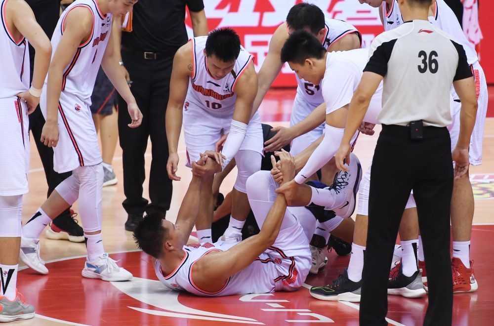 广东宏远CBA十冠王朝，易建联功不可没的简单介绍