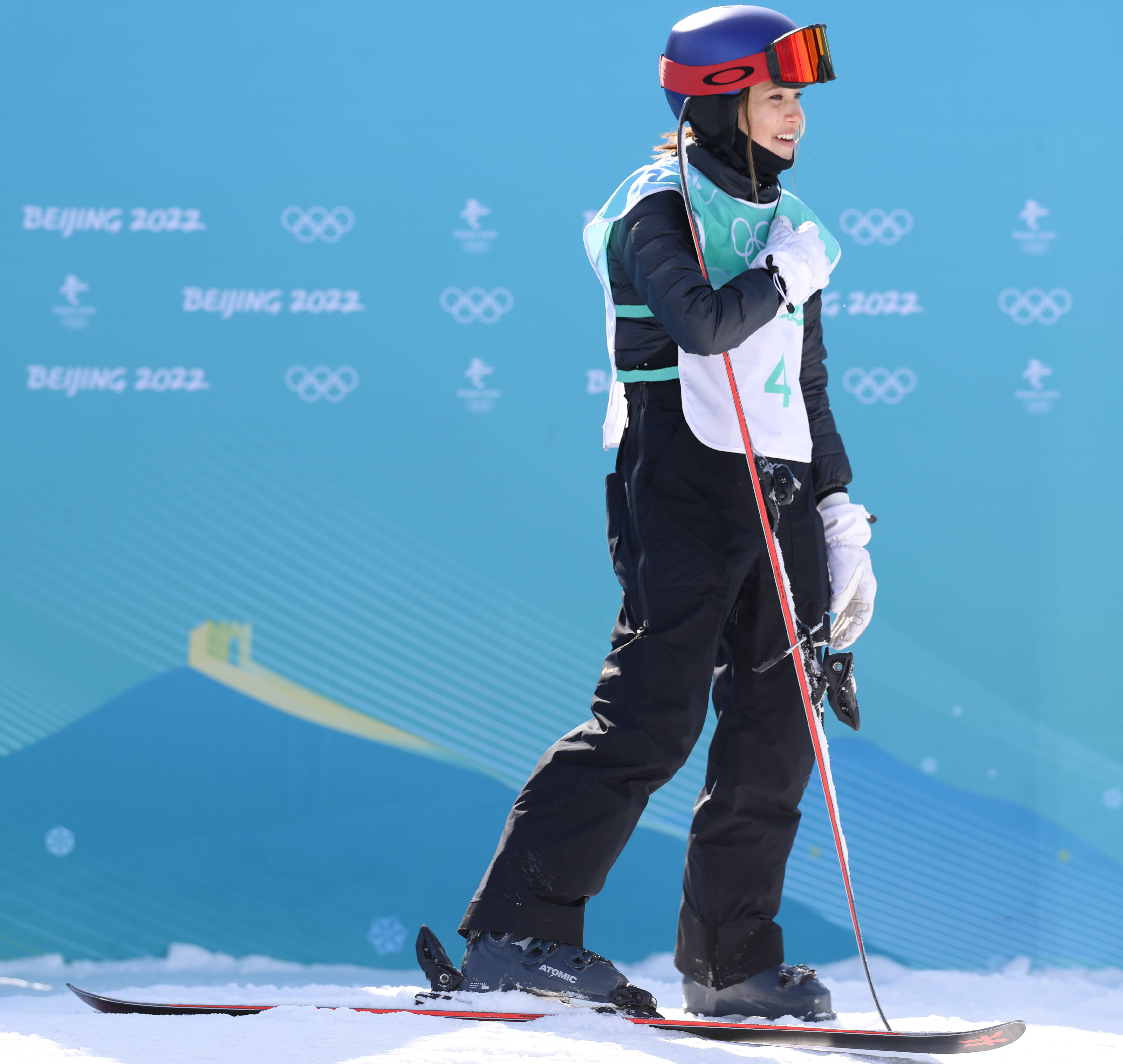 谷爱凌自由式滑雪再夺金，冬奥会双冠王的简单介绍